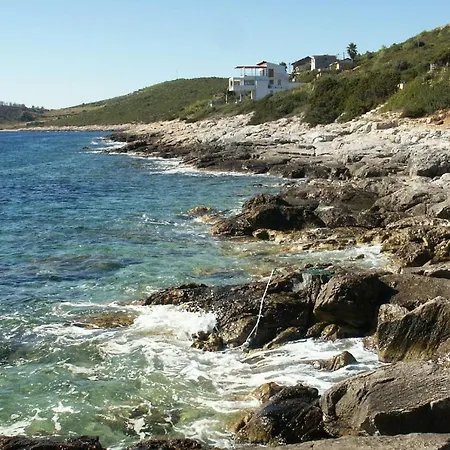 Apartment Apartments By The Sea Milna, Vis - 8943